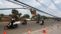 Jalan Kalimalang yang membentang dari Jakarta Timur hingga Kota Bekasi merupakan jalur utama bagi pemudik. Namun, kondisi jalan masih cukup berbahaya untuk dilewati.