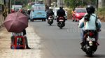 Jalan Kalimalang Dipenuhi Jasa Penukaran Uang