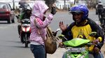 Jalan Kalimalang Dipenuhi Jasa Penukaran Uang