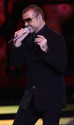 George Michael Bantah Direhabilitasi karena Kecanduan Kokain