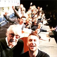 Aktor Chris Hardwick sempat mengunggah foto selfie bersama Stan Lee dan para jagoan Marvel dari Hugh Jackman sampai Jennifer Lawrence. (Instagram/nerdist)
