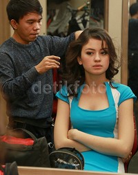 Begini persiapan Kimberly Ryder sebelum tampil di layar kaca. Asep Syaifullah/detikHOT.