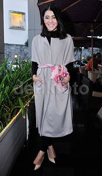 Cantik dengan Warna Abu-abu ala IDP