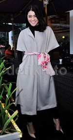 Cantik dengan Warna Abu-abu ala IDP