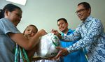 Bank Mega Bagi-bagi Sembako