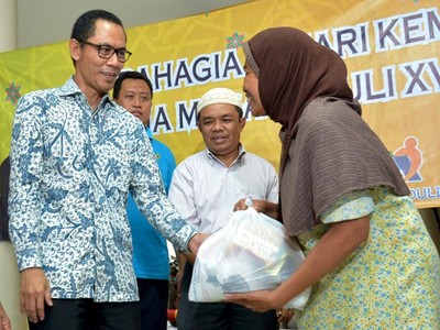 Bank Mega Bagi-bagi Sembako