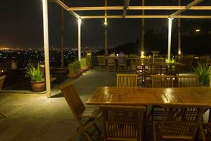 Mudik ke Semarang, Coba Makan Malam Romantis di Restoran Ini
