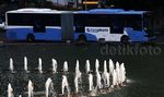 Lima Bus TransJ Scania Mulai Beroperasi