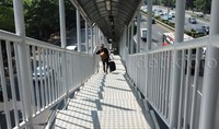 Sejumlah warga terlihat membawa barang bawaan untuk mudik saat melintas di JPO di kawasan Gatot Soebroto.