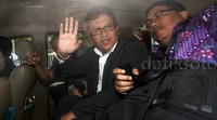 Hasto meninggalkan gedung KPK.