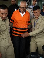 OC Kaligis Diperiksa Sebagai Tersangka