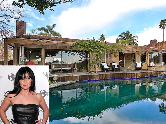 Rumah Mewah Shannen Doherty di Malibu Terjual Rp 30,6 M Rumah Mewah Shannen Doherty di Malibu Terjual Rp 30,6 M