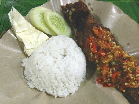 Ayam Penyet Pondok Labu Huah Pedas Menggigit Lele Penyet Ayam Penyet Pondok Labu Huah Pedas Menggigit Lele Penyet