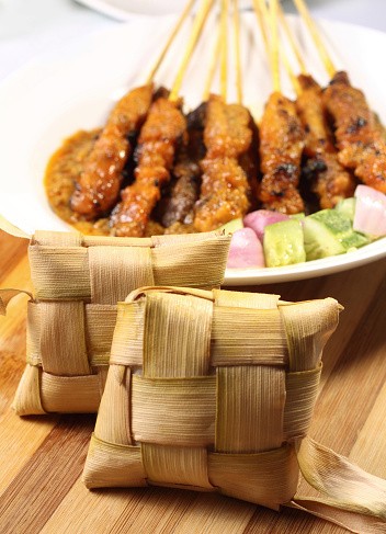 Ketupat Lebih Tak Mudah Basi Jika Dibuat dan Disimpan dengan Cara Ini