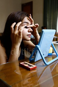 Sahila memang mengaku kerap memakai make-up seperti bedak, bulu mata, maskara untuk penampilannya sehari-hari.