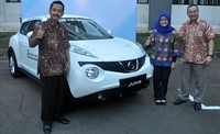 Di Jawa Barat, Juke diserahkan kepada Universitas Pendidikan Indonesia dan SMKN 2 Ciamis. Di Jawa Timur, dua unit Nissan Juke didonasikan kepada Universitas Negeri Malang dan SMKN 1 Trenggalek. Empat unit Nissan Juke didonasikan kepada Universitas Negeri Yogyakarta, SMKN 2 Pengasih, SMKN 2 Wonosari dan SMKN 1 Gombong. Pool/dok. Nissan.