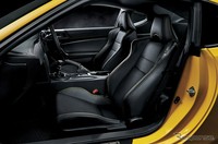 Sementara interiornya didominasi warna hitam dengan jahitan kontras berwarna kuning pada kulit dan Alcantara kursinya, setir, door trim dan persneling. Pool/dok Response.