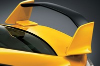 Konsumen bisa memilih paket upgrade aero yang menampilkan skema warna yang sama dan beberapa tweak tambahan untuk membedakan model edisi khusus ini dengan 86 standar. Mobil ini ditambah lagi dengan elemen yang unik, termasuk spoiler depan bersudut, sayap belakang yang besar dan side skirt baru. Pool/dok Response.