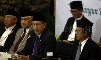 Malam ini kita sudah memasuki 1 Syawal 1436 Hijriyah, kata Menteri Agama Lukman Hakim Saifuddin saat menggelar konferensi pers usai sidang Isbat.     