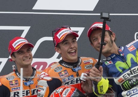 Cerita Marquez Diam-Diam Numpang Beriklan pada Rossi