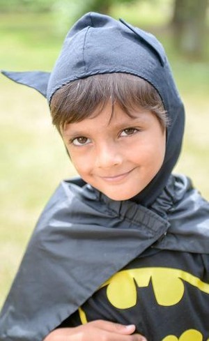 Bukan Hanya untuk Gaya, Bocah Berkostum Batman Ini Jadi Pahlawan Sungguhan