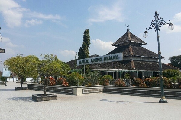 Libur Lebaran, Kunjungi 6 Masjid Bersejarah di Pulau Jawa