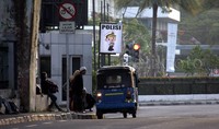 Jalanan Ibukota yang biasa disesaki kendaraan bermotor nampak lengang.