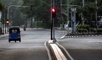 Seperti yang terpantau yakni di kawasan Menteng, Jakarta Pusat, Matraman dan Jatinegara Jakarta Timur terlihat sepi kendaraan.
