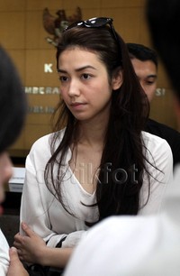 Tapi sayang Velove tak mengantongi izin menjenguk ayahnya di Rutan Guntur.