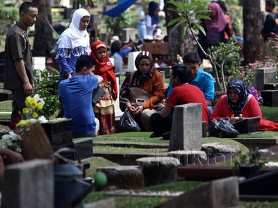 TPU Tanah Kusir Dipadati Peziarah