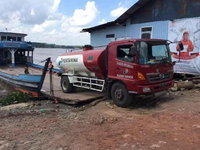 Jalan Terputus, Begini Susahnya Kirim BBM ke Tenggarong