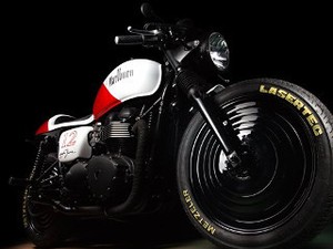 Triumph Bonneville Ini Dimodif untuk Kenang Ayrton Senna