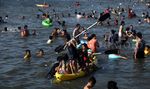 Libur Lebaran, Pantai Ancol Dipadati Wisatawan