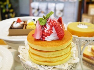 Di Toko Ini Ada Aneka Tiruan Makanan dari Lilin yang Persis Aslinya
