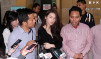 Kemarin sempet dengAr hari ini bisa ketemu karena momen lebaran tapi sekarang belum ada hasil. Kita liat aja besoklah, tuntasnya.