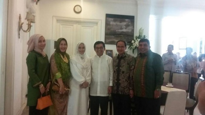 Gelar Open House, Ketua OJK: Saya Harap Lebaran Berdampak ke Ekonomi