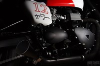 Nomor 12 dan skema cat merah-putih mengambil inspirasi dari mobil Formula 1 McLaren MP4/4 1988. Gaya minimalis membuat motor ini menjadi salah satu sepeda motor kustom yang paling keren.  Istimewa/dok Bikewale.