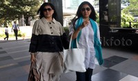 Olivia dan Tetty datang ke KPK untuk menjenguk OC Kaligis. Pool/Lamhot Aritonang/detikFoto.     