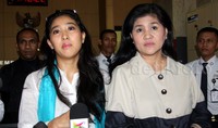 Petugas keamanan yang berada di meja resepsionis pun langsung memberikan penjelasan jika hari ini masih libur dan tidak diberlakukan kunjungan ke rumah tahanan. Pool/Lamhot Aritonang/detikFoto.