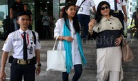 Mendengar jawaban tersebut, akhirnya Olivia dan Tetty gagal membesuk OC Kaligis. Pool/Lamhot Aritonang/detikFoto.