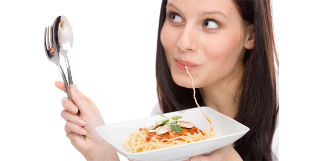 Jalan-jalan ke Luar Negeri? Jangan Lupa Perhatikan 10 Etika Makan yang Penting Ini (1)