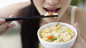 Jalan-jalan ke Luar Negeri? Jangan Lupa Perhatikan 10 Etika Makan yang Penting Ini (2)