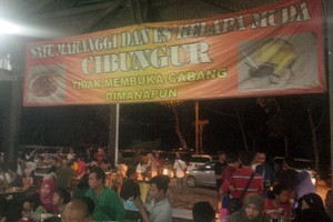 Macet di Tol Cipularang, Mending Rehat Makan Sate Maranggi