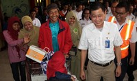 Kunjungan pertama dilakukan di Bandara Adisutjipto Yogyakarta. Rombongan tiba sekitar pukul 11.30 WIB. Di tempat itu, Jonan melihat langsung kesiapan Bandara Adisutjipto yang melayani pemberangkatan para pemudik yang menggunakan jasa transportasi udara.     