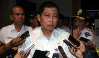 Jonan juga mendatangi posko terpadu yang disiapkan PT Angkasa Pura (AP) I. Di posko lebaran terpadu, Jonan menanyakan langsung kepada petugas apa saja yang ditanyakan atau dikeluhkan oleh para penumpang maupun penjemput.