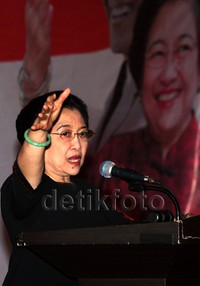Megawati saat menyampaikan pidato pembukaan juga memuji Risma yang dianggap sukses memajukan kota pahlawan. Mega juga mengatakan rakyat mencintai Walikota Surabaya tersebut. Pool/Lamhot Aritonang/detikFoto.     