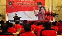 Mega mengungkapkan bahwa banyak kasus kepala daerah yang melanggar hukum, namun partai tidak punya kuasa untuk langsung mencopotnya dari jabatan. Sekolah partai ini diharapkan bisa membuat calon kepala daerah insyaf. Pool/Lamhot Aritonang/detikFoto.