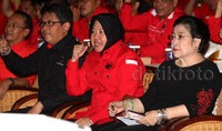 Mega menegaskan bahwa para kepala daerah bila terpilih nanti adalah petugas partai sehingga harus menjalankan ideologi PDIP. Risma dijadikan contoh sebagai kepala daerah yang menjalankan ideologi partai, yaitu mengutamakan kepentingan rakyat. Pool/Lamhot Aritonang/detikFoto.