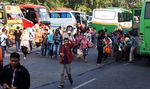 Pemudik Mulai Ramai di Terminal Kampung Rambutan