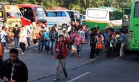 Ratusan pemudik tiba di Terminal Kampung Rambutan. Pool/Lamhot Aritonang/detikFoto.